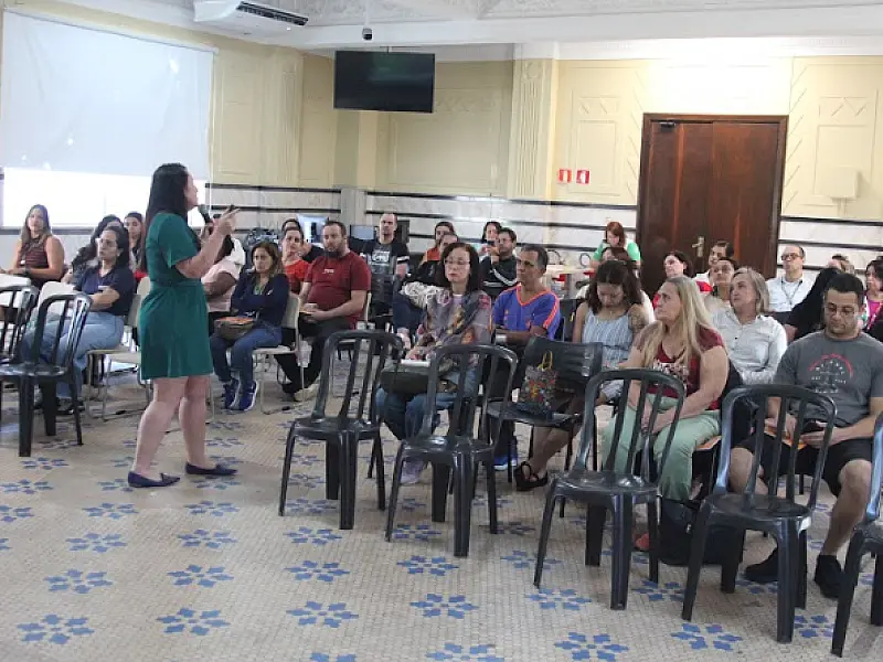 Servidores de Santos participam de palestra sobre relacionamento abusivo