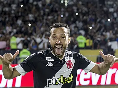 Vasco quer definir futuro do meia-atacante Nenê nesta semana