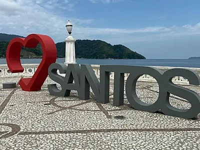 Escultura Amo Santos da Ponta da Praia receberá pinturas especiais em datas comemorativas