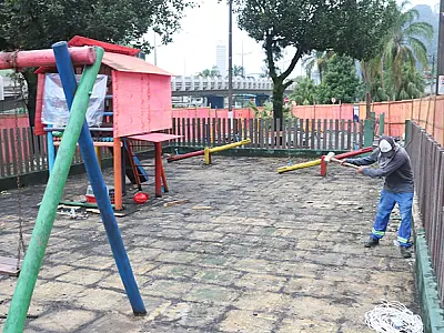 Praça no Centro Histórico de Santos recebe serviços de revitalização