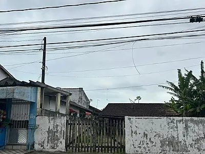 Mongaguá emite 68 notificações para combater o caos dos fios soltos nas ruas