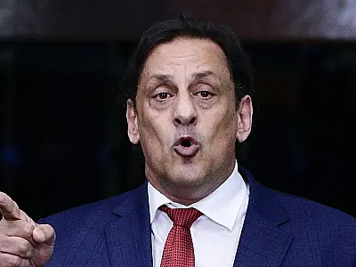 Após depor, Wassef diz que é vítima de perseguição