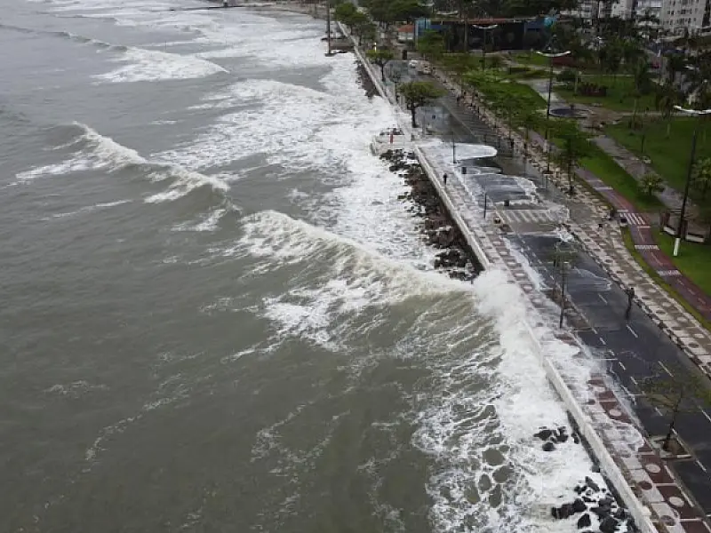 Santos tem previsão de maré alta e mar agitado a partir de quarta-feira
