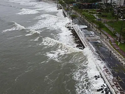 Santos tem previsão de maré alta e mar agitado a partir de quarta-feira