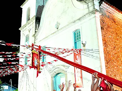 Último final de semana da Festa do Divino em Itanhaém terá shows, missa e descida do mastro