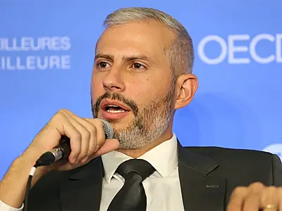 Bolsonaro oficializa Victor Godoy no Ministério da Educação