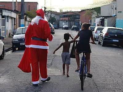 Projeto social 'Natal na Quebrada' precisa de voluntários e padrinhos para as crianças
