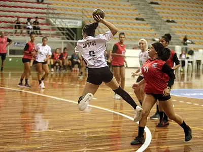 Meninas do handebol de Santos estreiam com vitória nos Jogos Abertos da Juventude