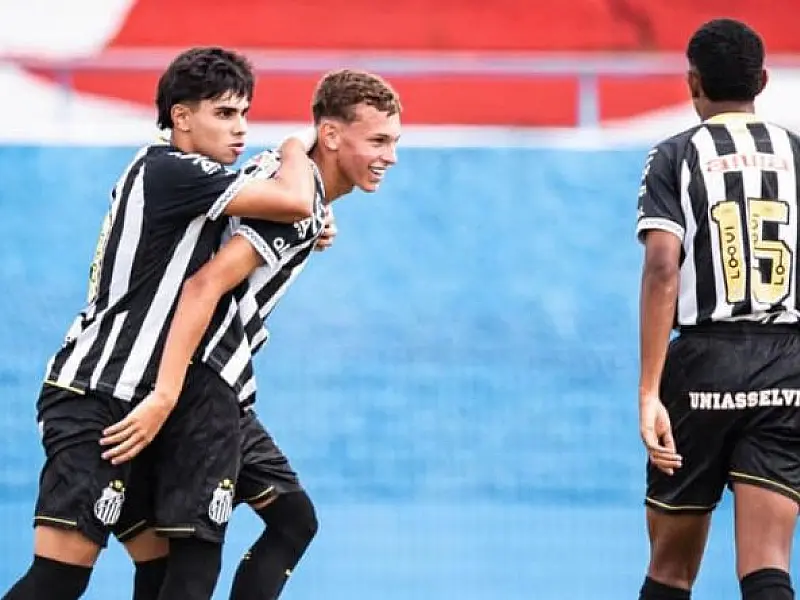 Kailan Ferreira comemora primeiro gol pelo sub-17 do Santos