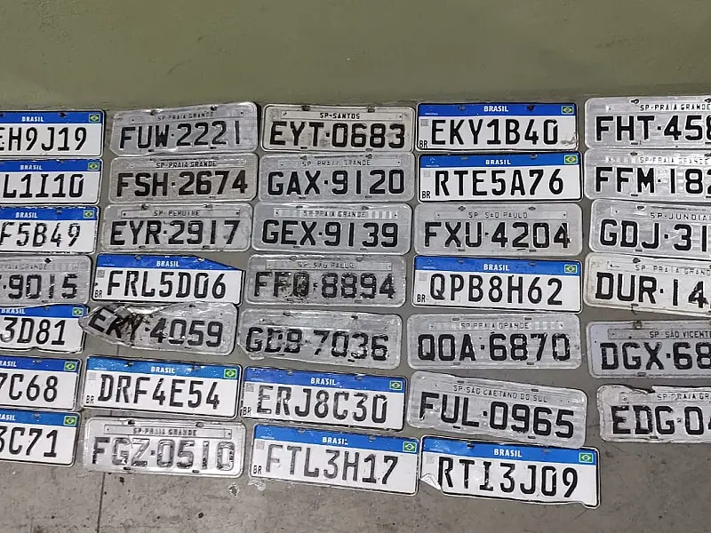 Placas de veículos perdidas durante alagamento estão disponíveis em Praia Grande