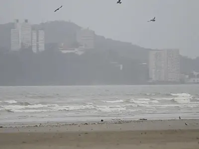 Frente fria deve trazer chuva, ventos fortes e mar agitado a Santos no fim de semana
