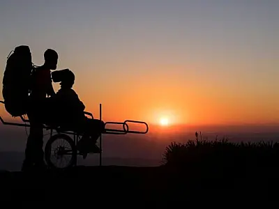 Pessoas com deficiências poderão realizar trilhas em Bertioga usando cadeiras adaptadas