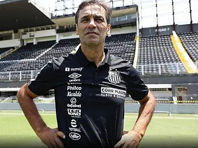 Bustos elogia coletivo do Santos e já tem Vila como casa
