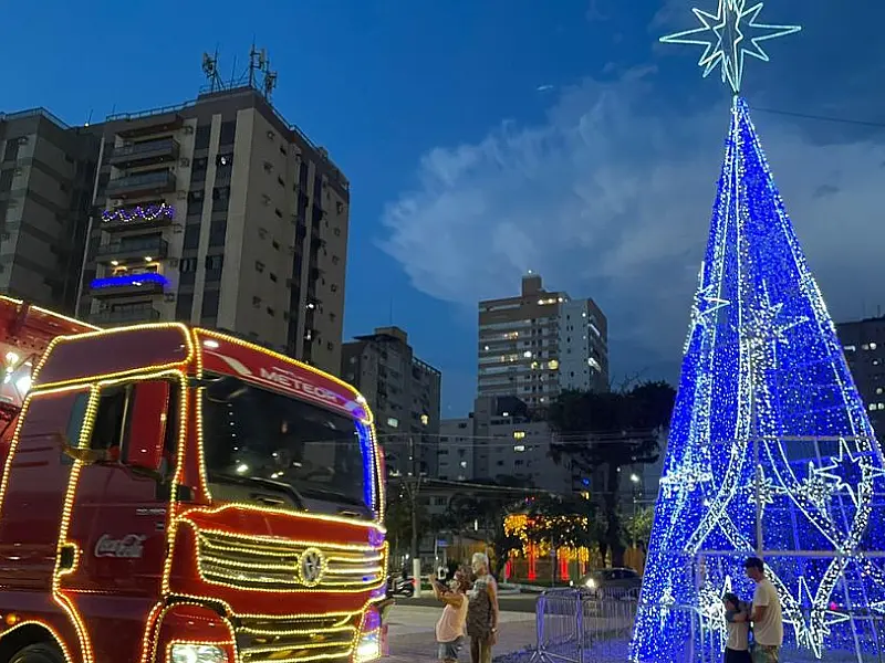 Caravana da Coca-Cola encanta vicentinos e mantém acesa chama do espírito natalino