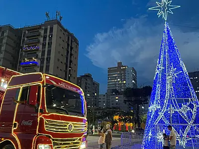 Caravana da Coca-Cola encanta vicentinos e mantém acesa chama do espírito natalino