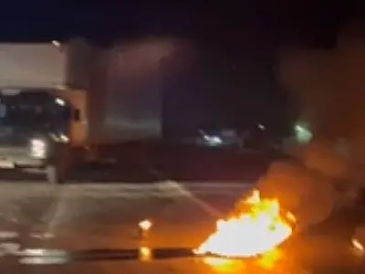 Caminhoneiros fecham estradas no Rio após vitória de Lula