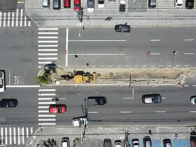 Obras na Avenida Presidente Wilson são realizadas para melhorar fluxo de trânsito