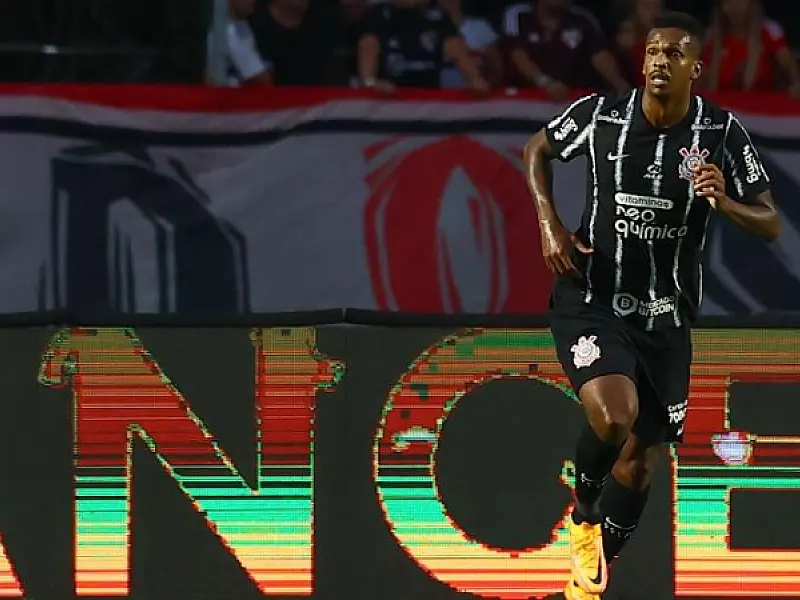 Jô relata que bar barrou esposa e filhos por usarem camisas do Corinthians