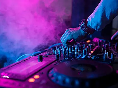 Arena Club, em Santos, tem fim de semana agitado com Baile das Antigas