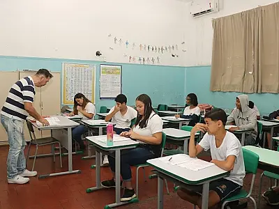 Santos abre concurso com 130 vagas para professor adjunto e intérprete de Libras