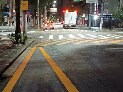 Sinalização de Rua do Gonzaga, em Santos, é revitalizada