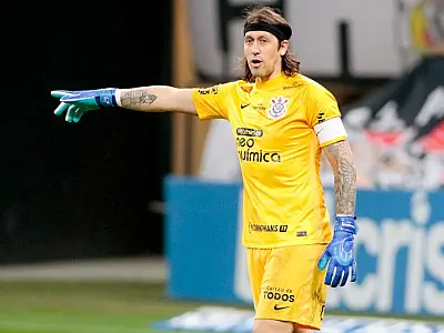 Cássio renova contrato com Corinthians até 2024