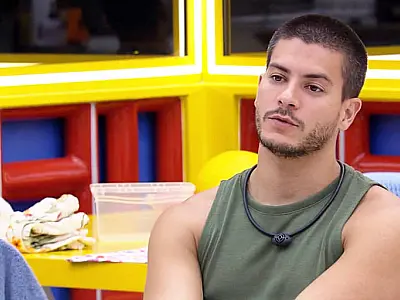 Arthur especula que suas fãs contribuíram para eliminação de Lina