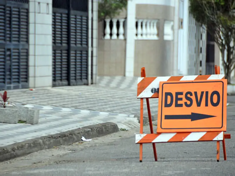 No Guarujá, Canto do Forte recebe obras da Sabesp e ruas são interditadas