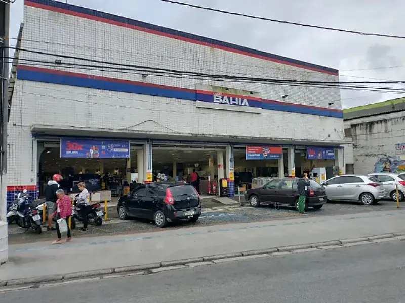 Criminosos fingem que são clientes e roubam loja da Casas Bahia em Guarujá