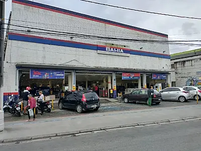 Criminosos fingem que são clientes e roubam loja da Casas Bahia em Guarujá