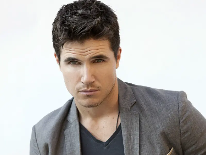 Robbie Amell entra para elenco de 'The Witcher' na terceira temporada