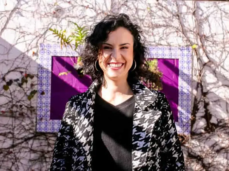 Sandra Acosta lança livro de crônicas de uma vida em Londres na Livraria Patuscada