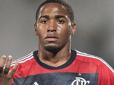 Flamengo olha para base após gastar R$ 300 milhões em janelas do início do ano