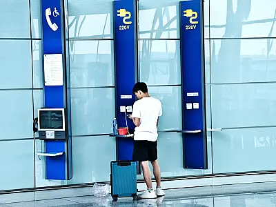 FBI faz alerta sobre carregar celular em aeroporto