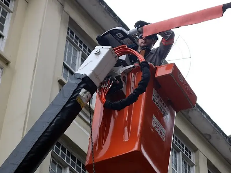 Novas lâmpadas LED já foram instaladas em 14 ruas e praças do Centro