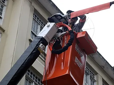 Novas lâmpadas LED já foram instaladas em 14 ruas e praças do Centro