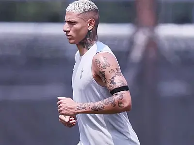 Richarlison segue no radar de Dorival após lesões e 'sacrifícios'