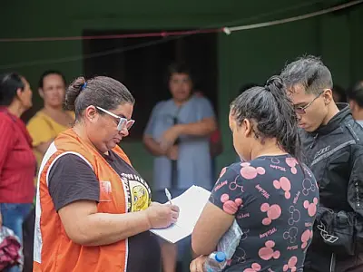 Prefeitura de Praia Grande cadastra famílias atingidas por fortes chuvas no Jardim Alice