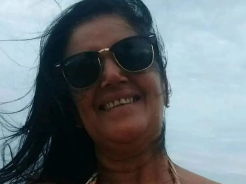 Ediana Tavares, 59 anos, aguarda um leito de UTI enquanto está entubada na UPA da Zona Leste