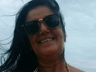 Ediana Tavares, 59 anos, aguarda um leito de UTI enquanto está entubada na UPA da Zona Leste