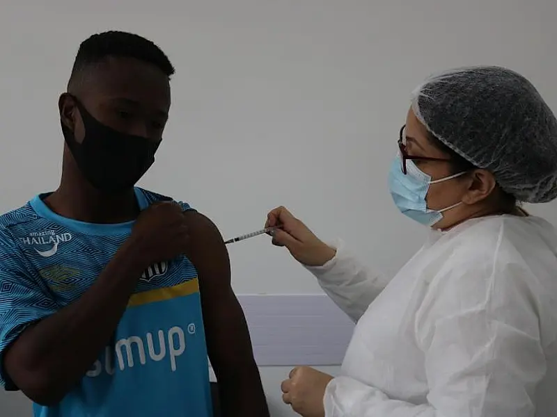 Santos aplica dose de reforço em adolescentes a partir desta terça