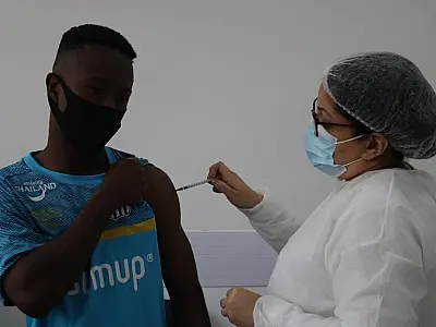 Santos aplica dose de reforço em adolescentes a partir desta terça