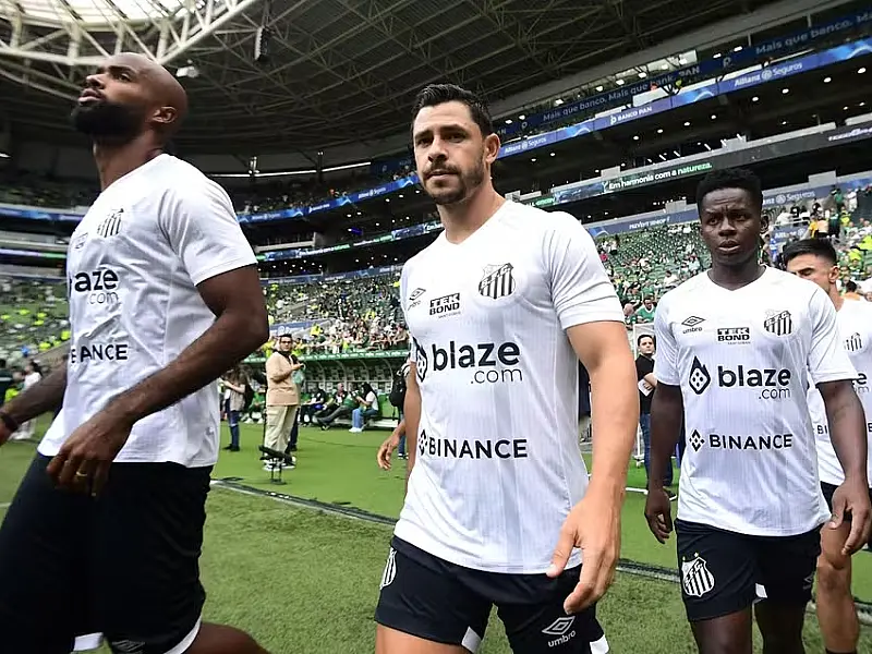 Giuliano tem lesão na panturrilha e é desfalque no Santos