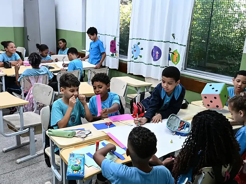 Governo fixa em R$ 5,1 mil novo piso nacional do magistério