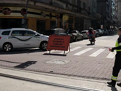 Ruas no Centro de Santos têm mudanças para sequência das obras do VLT