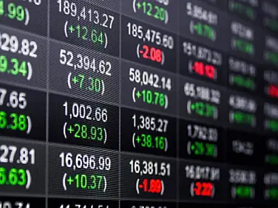 Covid na China preocupa mercados e dólar fecha perto de R$ 4,90