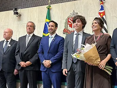 Com afagos de Tarcísio, Derrite e Valdemar, Rosana Valle recebe maior honraria da Alesp