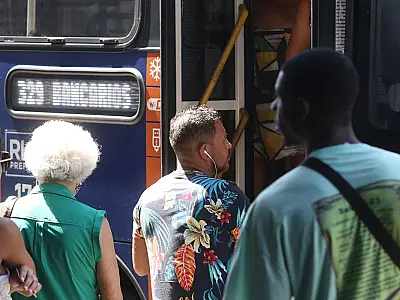 Brasil registra 239 mortes e 56,6 mil casos em 24 horas