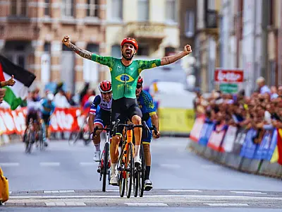 Atleta que representa Santos é tricampeão do Mundial de Ciclismo Paralímpico