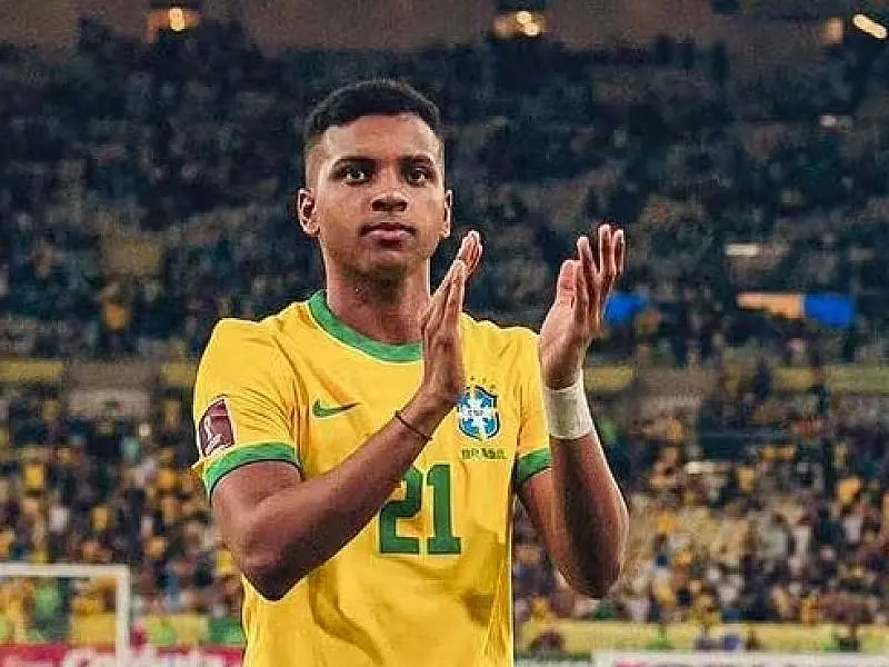 Rodrygo não espera jogo aberto contra o Uruguai, mas sim pressão